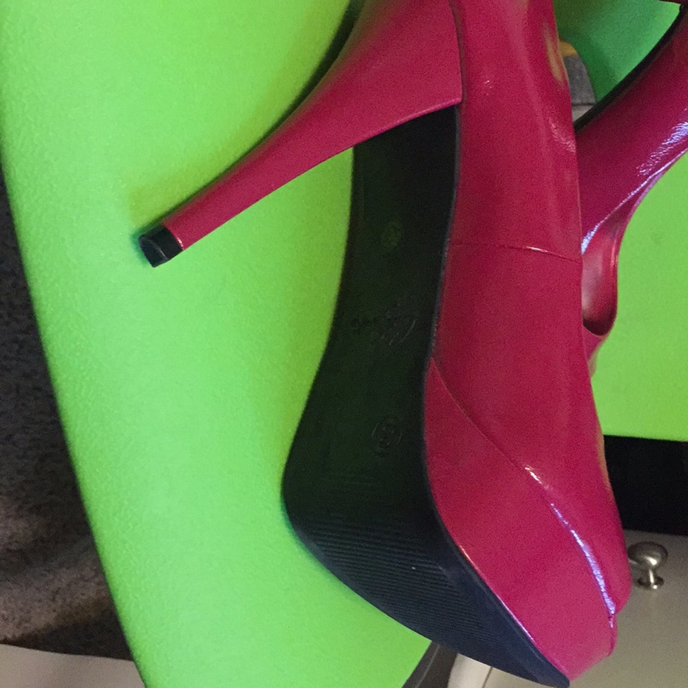 Peep toe heels, never worn